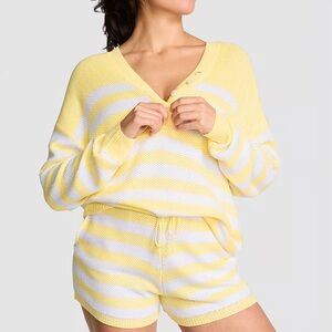 PINK
CAMBRIDGE KNIT BEACH SWEATER‎